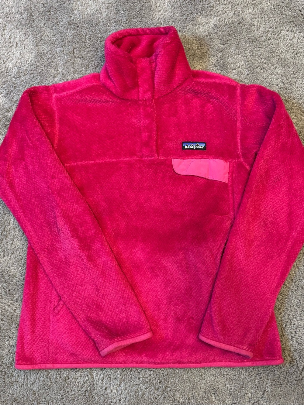 Patagonia Women's Fleece Pullover in Bright Pink. Size S